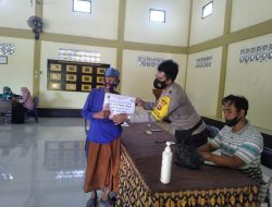 Bhabinkamtibmas Desa Teros Pastikan Bansos BLTDD Tersalukan Kepada Warga Yang Berhak