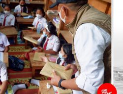 Tinjau Longsor di SDN 3 Temon, Bupati Sugiri Beri Bantuan