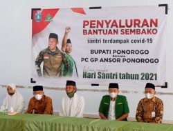 Pemkab Ponorogo Bersama PC GP Ansor Salurkan Bantuan Sembako Kepada Santri yang Terdampak Covid-19
