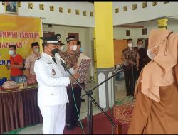 Kades Desa Mojodowo Imam Mashudi Melantik dan Mengambil Sumpah Jabatan Kepala Urusan Keuangan Ida Sanjaya
