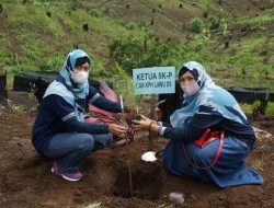 Ikatan Istri Karyawan (IIK) Perhutani KPH Lawu Ds Bersama Forpimka Ponorogo Lakukan Penanaman Pohon Bersama