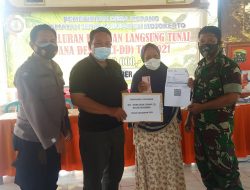 Kades Kupang Andridi Serahkan Bantuan BLT – DD Terakhir di Bulan Desember Tahun 2021