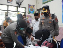 Polresta Sidoarjo Suntik Vaksin 500 Murid MIN 1