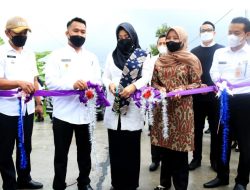 Bupati Mojokerto dr Ikfina Resmikan Jalan dan Santuni Anak Yatim di Desa Mojodowo