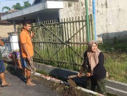Ning Lurah Brangkal  Nur Ely Suryani Bersih Bersih Desa dan Berantas Sarang Nyamuk