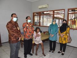 Istri Bupati Sidoarjo Ajak Nenek Sebatang Kara Tinggal dan Dirawat di Liponsos Sidoarjo