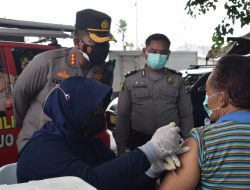 Cegah Omicron, Pamor Keris Sidoarjo Edukasi Prokes dan Vaksinasi di Mlirip