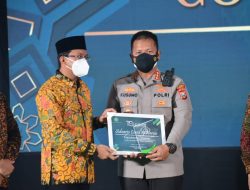 Peringatan Hari Jadi Sidoarjo ke 163, Kapolresta Sidoarjo Raih Vaccine Heros