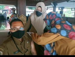 Usai Tinjau Vaksinasi Booster di Pendopo, Bupati Ikfina Didampingi Kadis Kesehatan dr. Ulum Lakukan Sidak