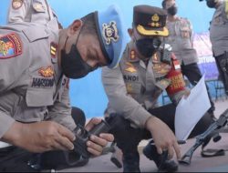 Periksa Senpi Inventarisir dan Anggota, Kapolres Situbondo minta Senpi Laras Panjang Ditarik dari Polsek