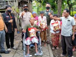 Bhabinkamtibmas Polres Situbondo dan Persatuan Advokat Indonesia Pasuruan Wujudkan Mimpi Kakek Parto Miliki Kursi Roda