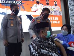 Wakapolda Jatim Tinjau Vaksinasi Lansia di Polresta Sidoarjo