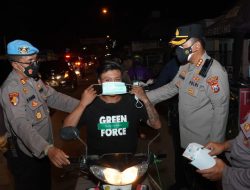 Kapolresta Sidoarjo Susuri Kawasan Kerumunan orang, Berikan Edukasi Prokes