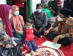 Bupati Sidoarjo Pastikan Biaya Pengobatan Achmad Risal Kelainan Usus Ditanggung Pemkab