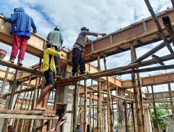 Budayakan Kebersamaan Pada Warga Binaan, Bhabinkamtibmas Desa Jala Polres Dompu Polda NTB Gotong Royong Bangun Masjid