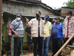 Tinjau Lokasi Banjir, Bupati Tuban: Perbaikan Permanen Tanggul Jebol di Akhir April