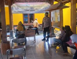 Dukung Percepatan Vaksinasi Nasional, Kapolsek Jiken Blora Pantau Vaksinasi di Desa Singonegoro