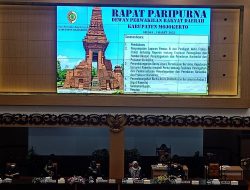 Bupati Ikfina dan DPRD Kabupaten Mojokerto Tanda Tangani Berita Acara Persetujuan 3 Raperda