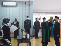 Bupati Ikfina Melantik dan Mengambil Sumpah Jabatan Norman Handhito Sebagai Kadisparpora Kabupaten Mojokerto