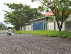 Bupati Sidoarjo Perintahkan Dinas PU BM SDA Segera Perbaiki Jalan Rusak di Kawasan Kantor Pemerintah dan Jalan Desa