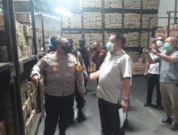 Menindaklanjuti Instruksi Kapolri, Kapolres Wonogiri  Polda Jawa Tengah AKBP Dydit Dwi Susanto Meninjau Langsung Gudang Minyak Goreng di PT Wings Selogiri