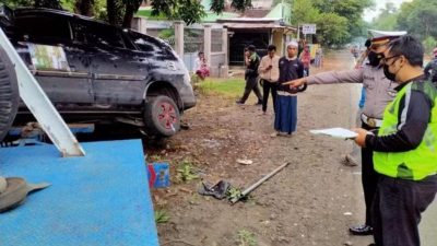 Rombongan Grup Band D’Masiv Alami Kecelakaan di  Jalur Pantura Situbondo