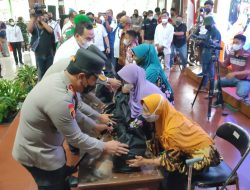 Warga Blora Jawa Tengah Senang, Mendapat Vaksinasi Dan Paket Sembako Dari Kabareskrim Polri