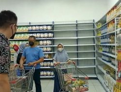 Warga Tuban Masih Kesulitan dapat Minyak Goreng di Pasar