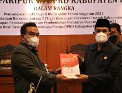 Bupati dan Wabup Sampaikan LKPJ Akhir Tahun Anggaran 2021 Kepada DPRD