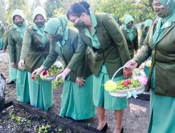 Rangkaian Peringatan HUT ke- 76, Persit KCK Kodim Bojonegoro Ziarah dan Tabur Bunga