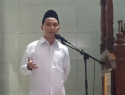 Usai Jadi Imam Sholat Teraweh dan Kultum, Gus Barra  Meninjau Korban Kebakaran dan Berikan Santunan