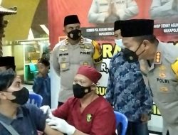 Kapolresta Sidoarjo Pantau Vaksinasi Booster di Masjid Baitulrahman JL. Jati Sidoarjo dengan Jumlah Ratusan  Peserta