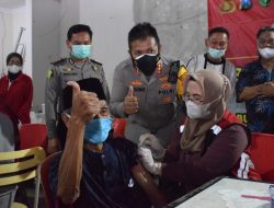 Polresta Sidoarjo Masifkan Pelayanan Vaksinasi Booster Hingga Malam Hari
