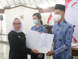 Bupati Bojonegoro Mengambil Sumpah Janji PNS Lingkup Pemkab Bojonegoro