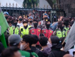 Berjalan Aman dan Tertib, Polri Mengawal Jalannya Unjuk Rasa di Jawa Tengah