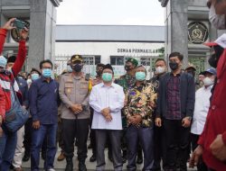 Humanis Personil Polresta Sidoarjo Amankan Demo Mahasiswa