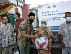 Persatuan Wartawan Indonesia (PWI) Sidoarjo Bagikan 200 Paket Sembako Pada Warga Balongbendo