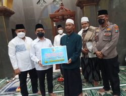 Safari Ramadhan, Gus Barra Serahkan Bantuan Dana Hibah Rp.100 Juta Untuk Masjid Darut Taqwa Tempuran