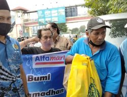 Juma’t Berkah di Bulan Ramadhan, PWI Sidoarjo Berbagi Sembako ke Sopir Angkutan Umum