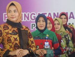 Karya Yuni Arba’atun dari Dinas Ketahanan Pangan & Pertanian Meraih Juara 1 dalam Lomba Cipta Busana Kerja