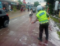 Respon Cepat Satlantas Polres Bojonegoro dan Damkar Kabupaten Bojonegoro Terhadap Keluhan Masyarakat