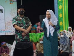 Kedekaatan Bupati Bojonegoro dengan Warganya Tercermin Dalam Shalat Tarawih Bersama