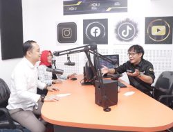 Wali Kota Surabaya Eri Cahyadi Ngobrol Gayeng di Studio Podcast Fikom Unitomo