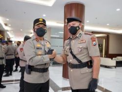 Kapolda Jatim Pimpin Serah Terima Jabatan Dirpamobvit Polda Jatim dan Kenaikan Pangkat Pengabdian