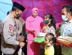 Kapolres Dompu Polsa NTB Selipkan Takjil Gratis Bagi Masyarakat Dalam Kunjungan Kerja Di Mapolsek Kempo