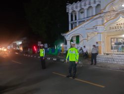 Berikan Rasa Aman Kepada Masyarakat, Personil Polres Dompu Polda NTB Laksanakan PAM Sholat Terawih