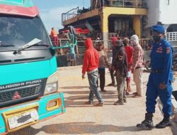 Cegah Tindak Kriminal, Sat. Polairud Polres Dompu Amankan Bongkar Muat Pelabuhan Barang