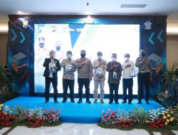 Dirlantas Polda Jatim Launching Buku Kumpulan Soal Ujian Teori SIM