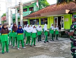 Babinsa Koramil Bubulan Kodim Bojonegoro, bekali Pelajar dengan Wasbang Pancasila dan PBB