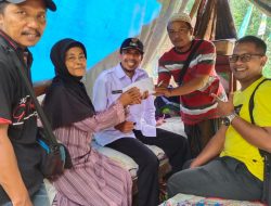 H. Muhamad Nur Purnamasidi Berikan Bantuan untuk Bedah Rumah Nenek Lansia yang Hidup Sebatang Kara